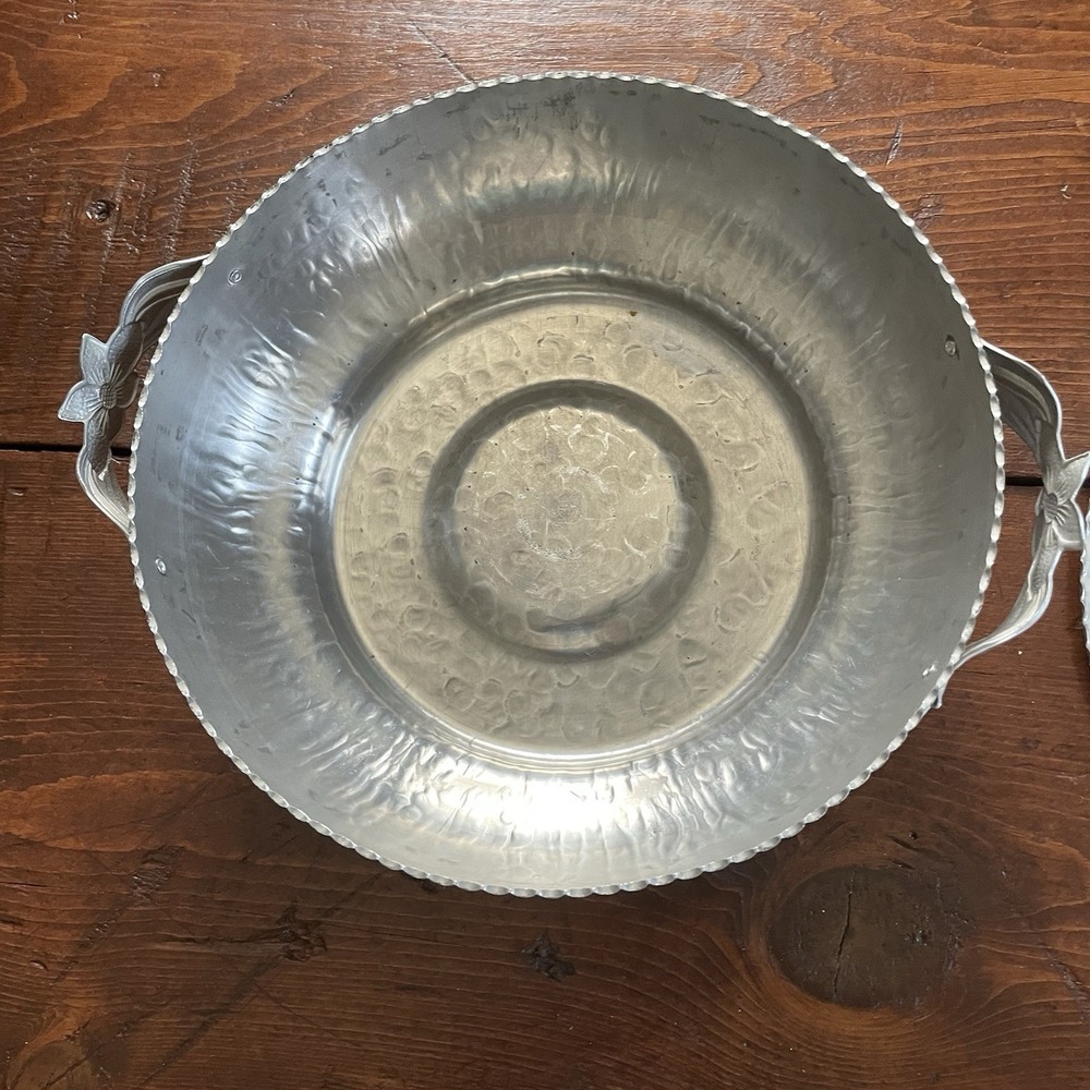1940's Vintage Rodney Kent Hammered Aluminum Covered Tulip Casserole Dish - Picture 4 of 8